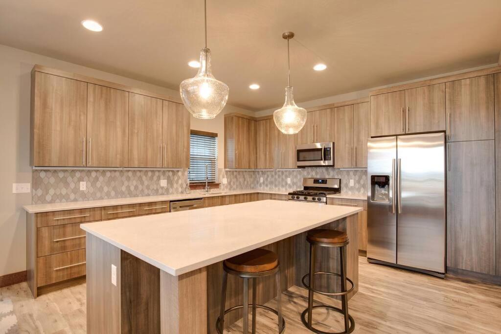 Luxury Townhome On The Park With Bridger Mtn Views Bozeman Exteriör bild